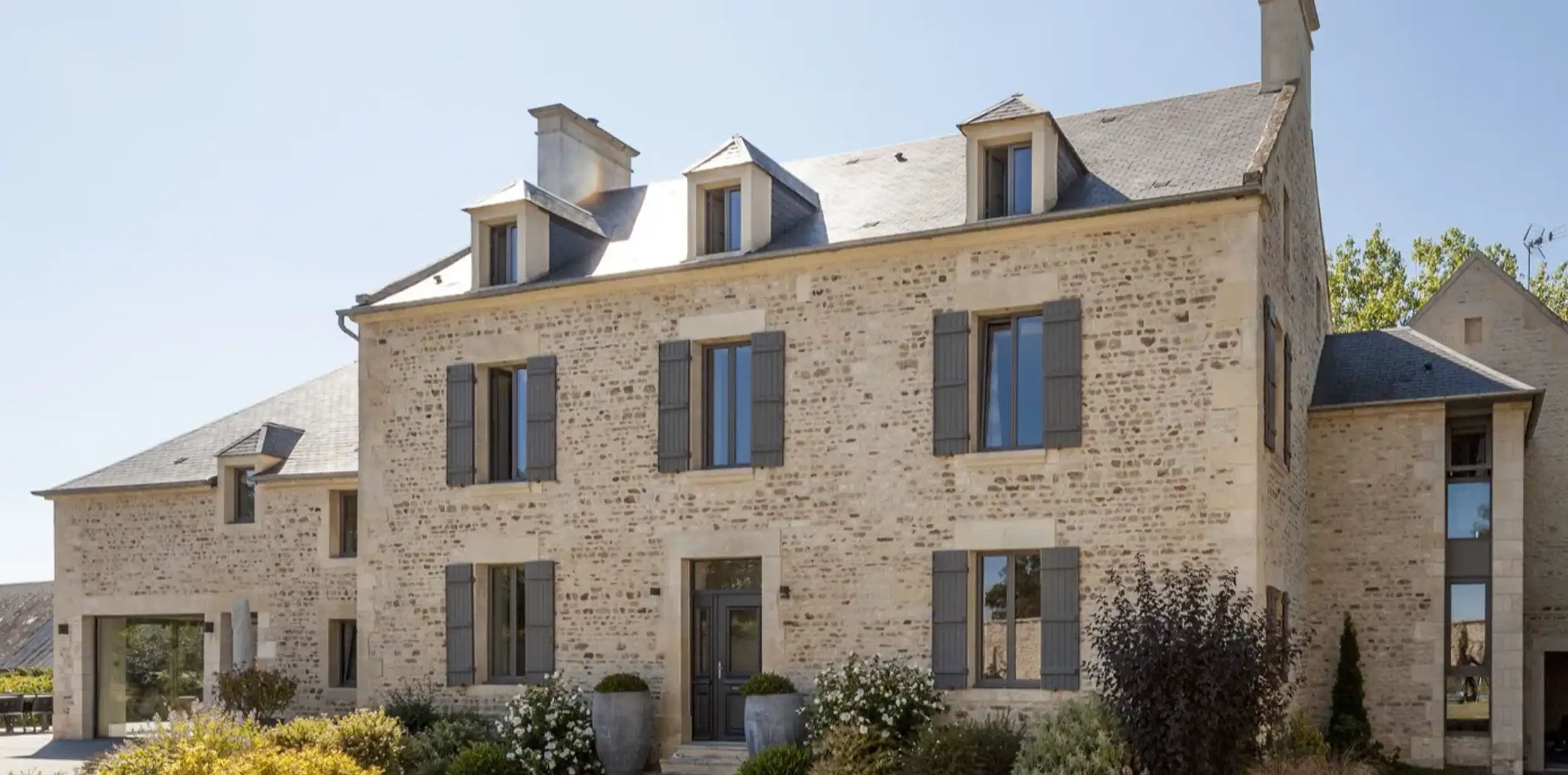 façade perspective maison de maître rénovée Caen
